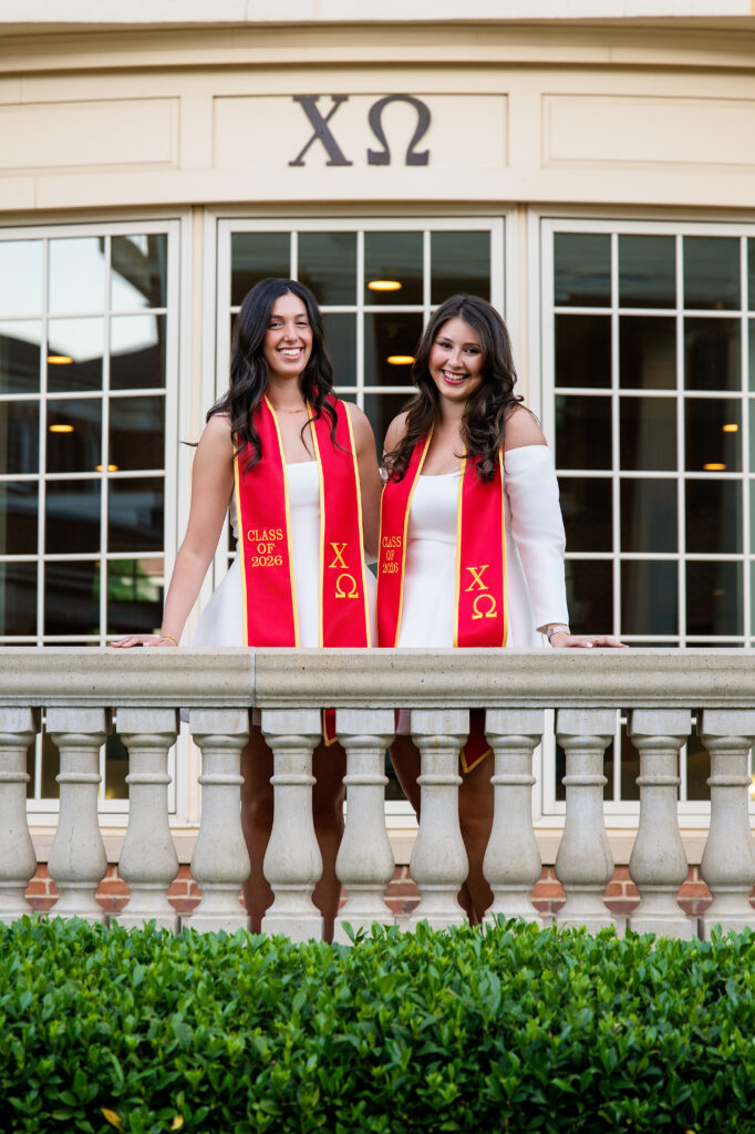Bama grads pose together at Chi Omega sorority during their grad photoshoot with Chris Landau